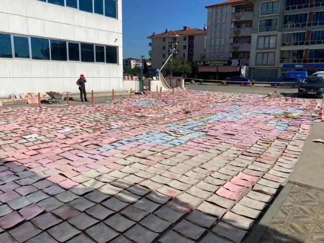 Selde ıslanan resmi 70 bin evrak tek tek kurutuluyor