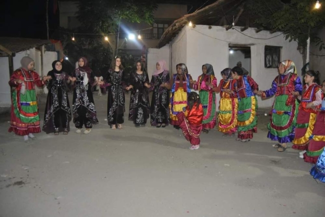 Dedesinin vasiyetini yerine getiren damat 5 gün düğün yaptı