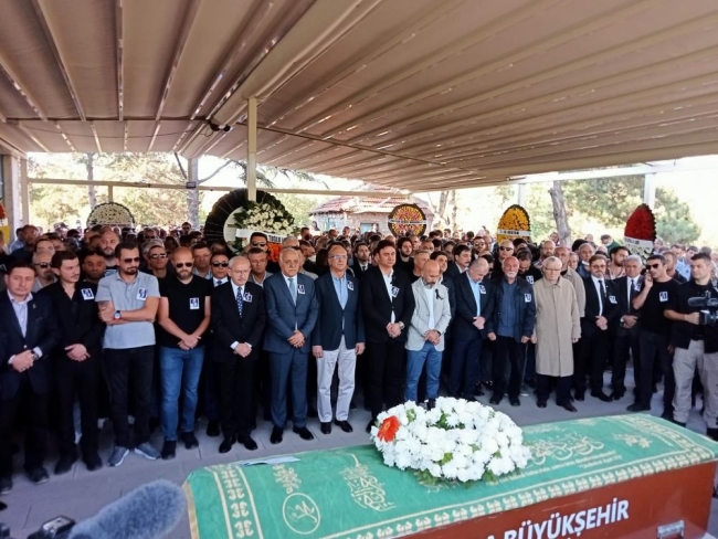 'İstek Şarkı' cinayetine kurban giden müzisyen son yolculuğuna uğurlandı