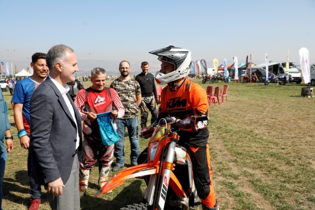 Bursa'da motocross şov nefesleri kesti