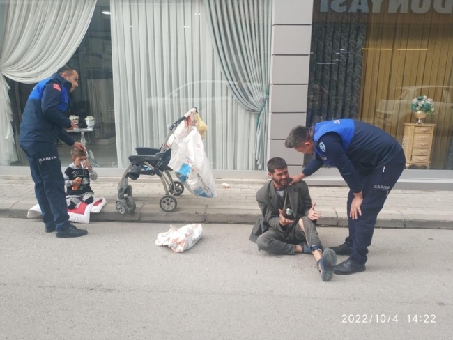 Bursa'da dilenci zabıtaya direndi