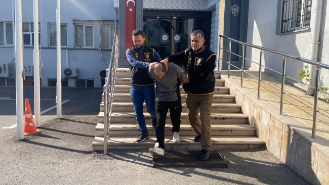 Bursa'da yakalanınca bıçak çeken şüpheli, adliyede