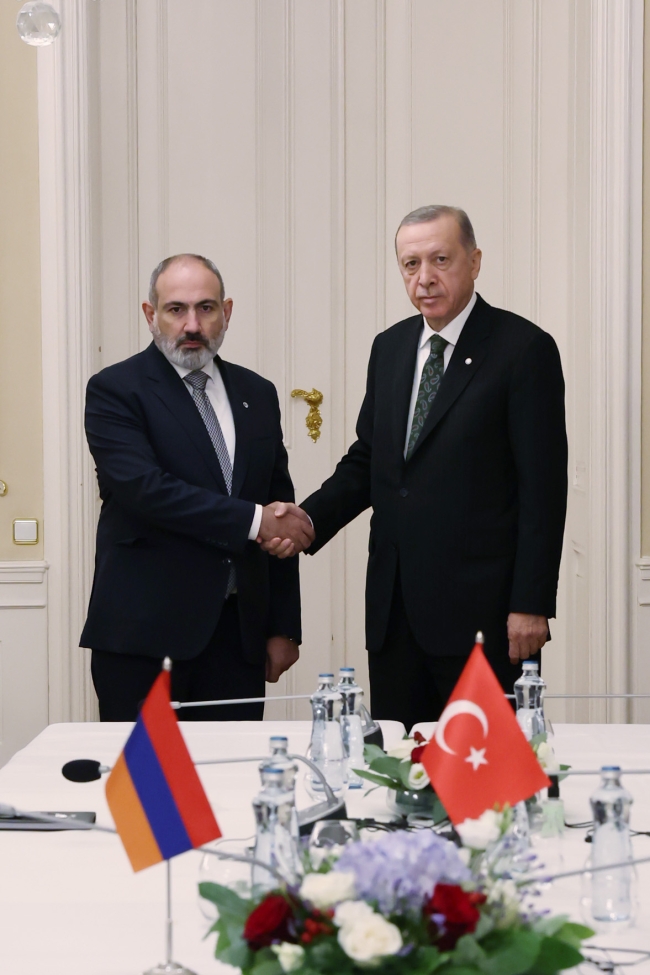 Türkiye-Ermenistan arasında 13 yıl sonra liderler düzeyinde ilk görüşme