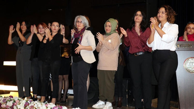 Kadın avukatlardan 'saç kesme' eylemi