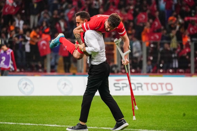 Osman Çakmak: "85 milyona armağan olsun"