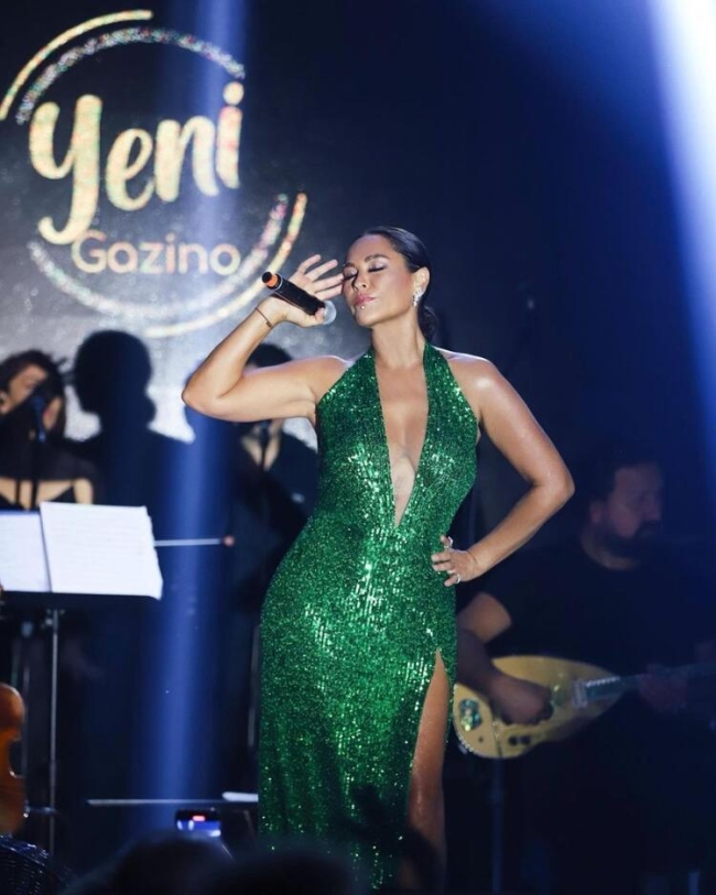 Hülya Avşar'dan cesur seçim