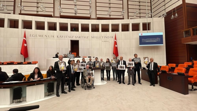 HDP milletvekillerinden TBMM’de eylem!