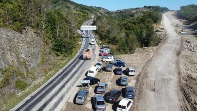 Kestane toplamak için sıraya girdiler