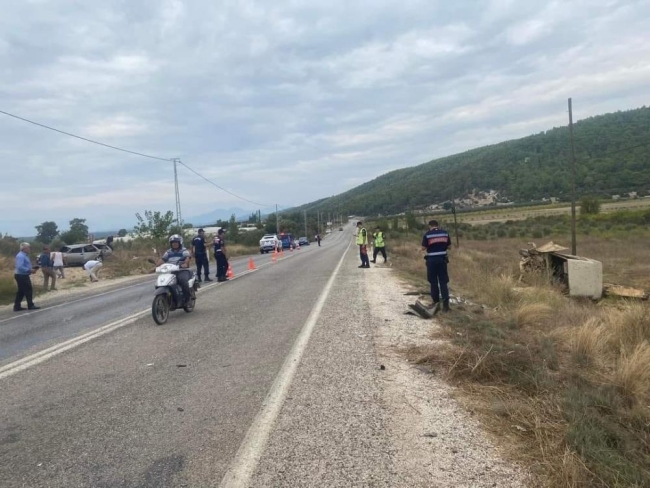 Aynı istikamete giden otomobiller çarpıştı: Yaralılar var