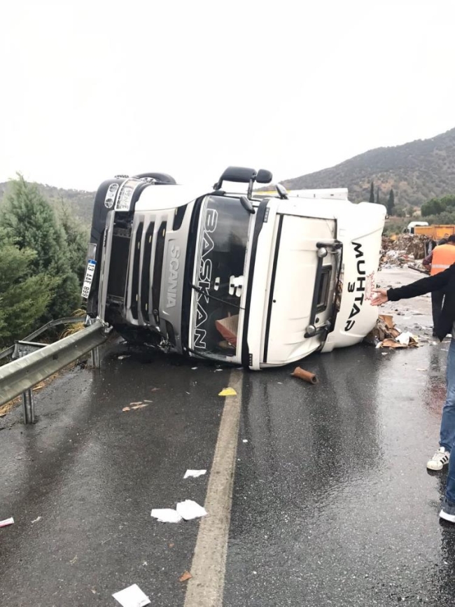 Yağmur kazaları da beraberinde getirdi