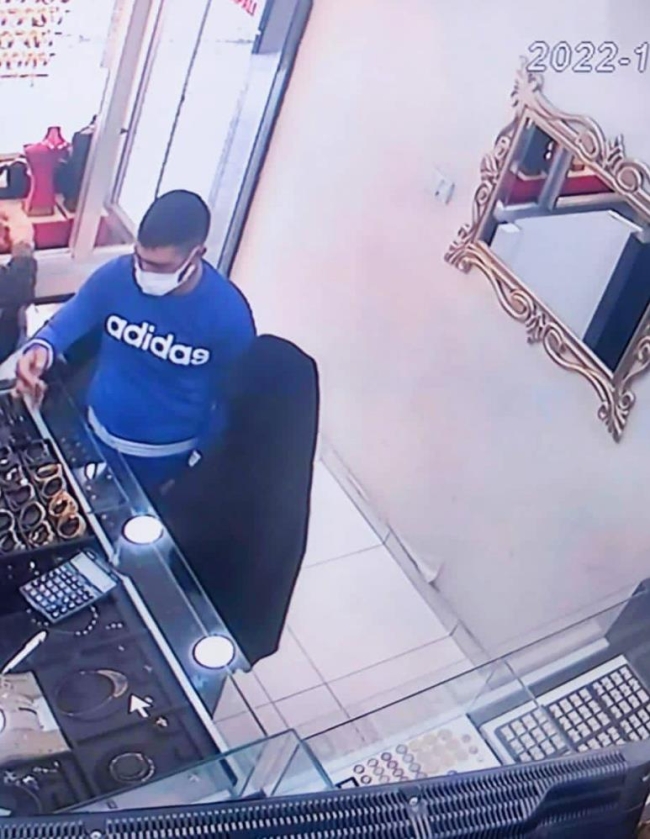 20 dakika oyalayıp binlerce liralık soygun yaptılar