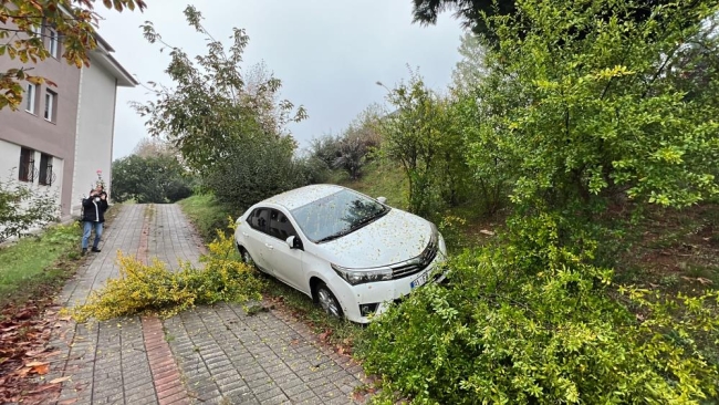 Park halinde bıraktığı aracını bu halde bulunca sinir krizi geçirdi