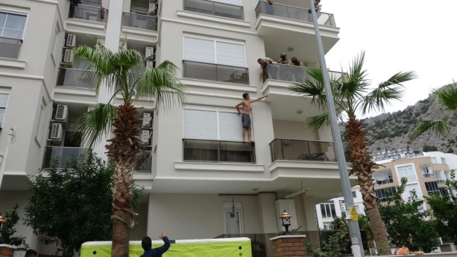 Balkonda annesine dehşeti yaşatan şahsın cezası açıklandı