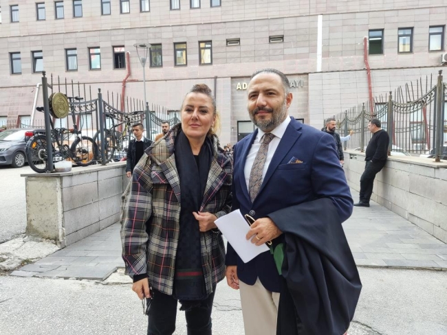 ‘Nitelikli dolandırıcılık’ suçundan yargılanan ünlü çifte beraat