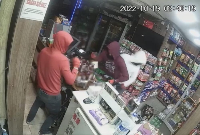 Komedi filmlerini aratmayan hırsızlık: Arkadaşlarını unuttular