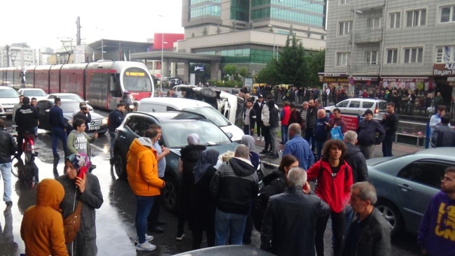 Vatandaşlar seferber oldu: Çekerek çıkarmaya çalıştılar