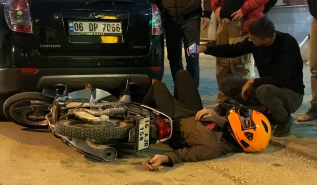 Bursa'da kazada yaralanan sürücü, yardımcı olan genç ile özçekim yaptı