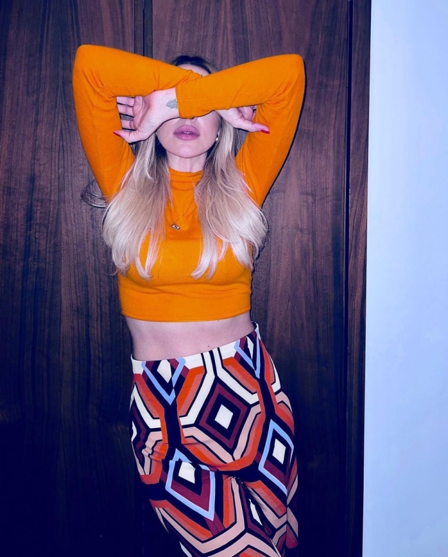 Hadise'nin Londra pozlarına beğeni yağdı