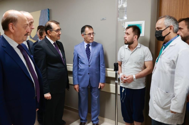 Bakanlardan tedavileri süren madencilere ziyaret