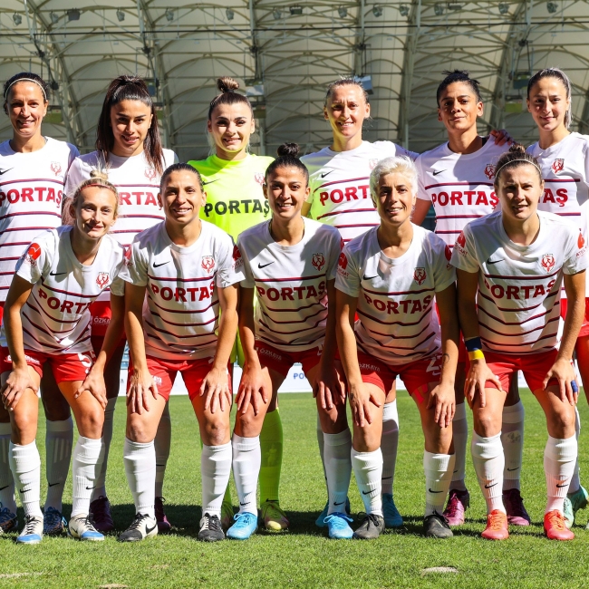 Fomget fırtına gibi geliyor