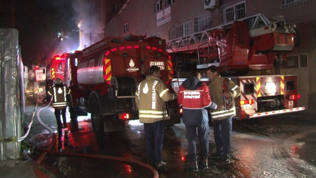Karton bardak imalathanesinde korkutan yangın