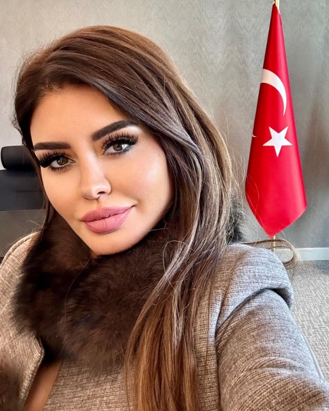 Ebru Polat, şarkıcılığı mı bırakıyor?