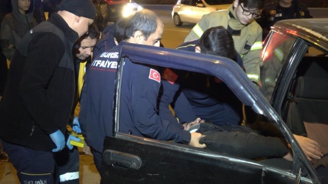 Alkollü sürücü uyumak için aracını yol kenarına çekti: Hastanede uyandı
