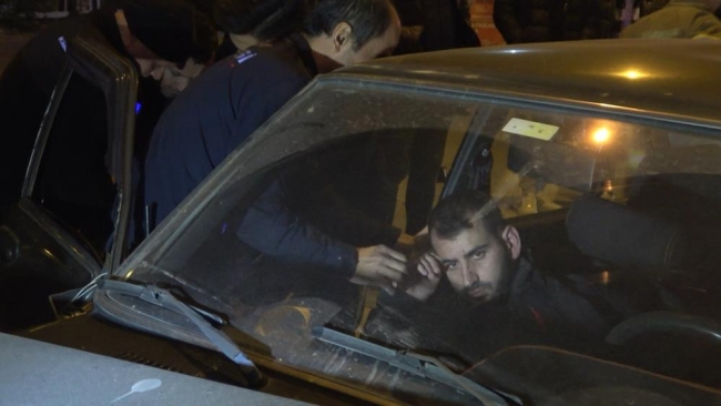 Alkollü sürücü uyumak için aracını yol kenarına çekti: Hastanede uyandı