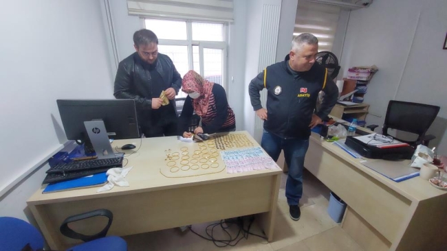 Akrabaları kiralık hırsızla milyonlarca altın ve parasını çaldılar