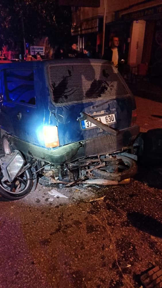 Önce seyir halindeki motosiklete çarptı, sonra sürücüsünü bıçakladı