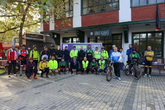 Bursa'da pedalladıkları mesafeler ağaca dönüşecek