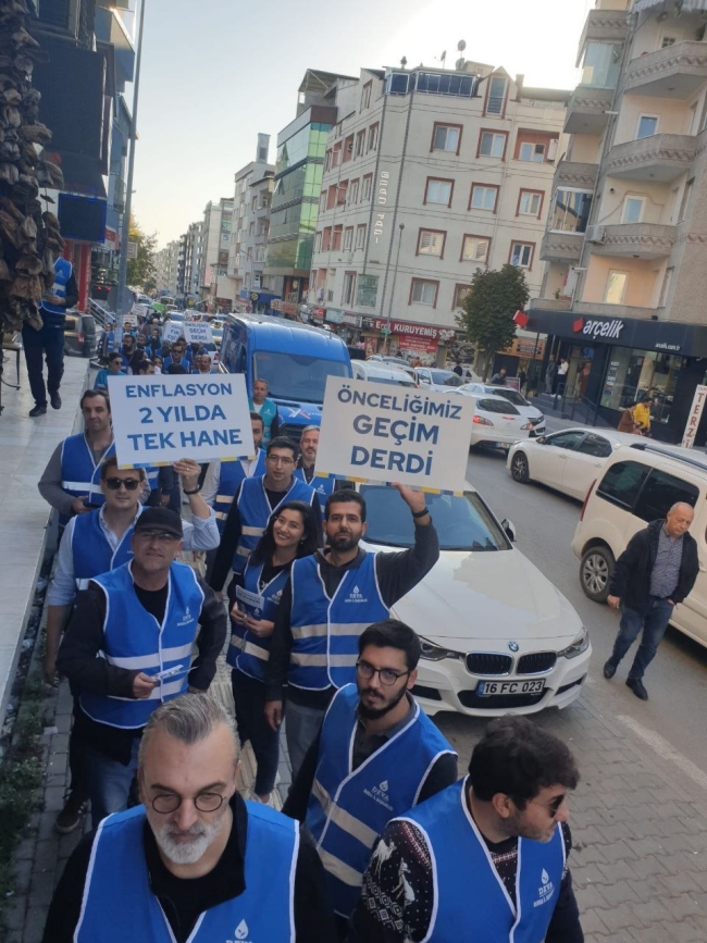 Mavi yelekliler Bursa sokaklarında ses getirdi