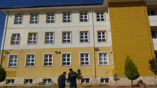 Okulun çatısından düşen inşaat ustası yaşamını yitirdi