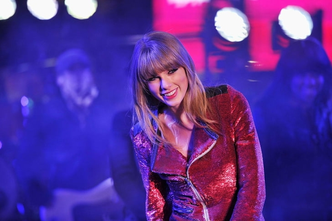 Swift yeni albümüyle rekor kırdı