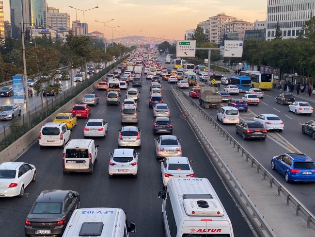İstanbul'da haftanın ilk günü trafik yoğunluğu yüzde 51’e ulaştı