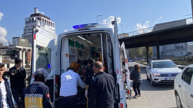 Kaldırımda yürüyen adama TIR çarptı!