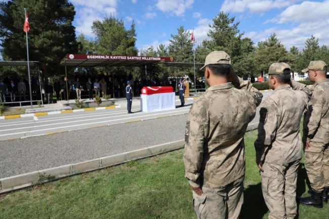 Kazara kendini vuran uzman çavuşa acı veda