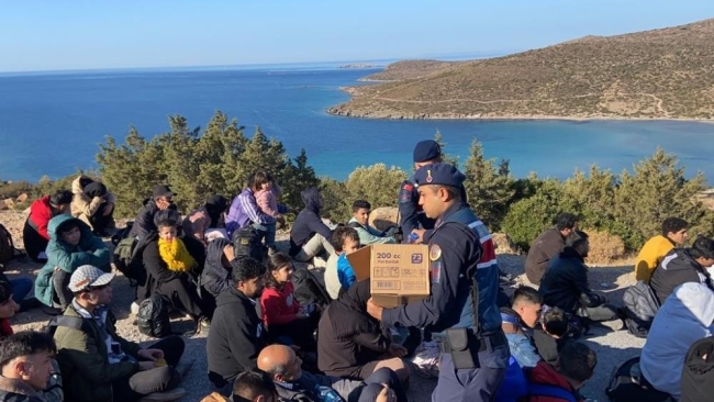 107 düzensiz göçmen ve 11 organizatöre suçüstü