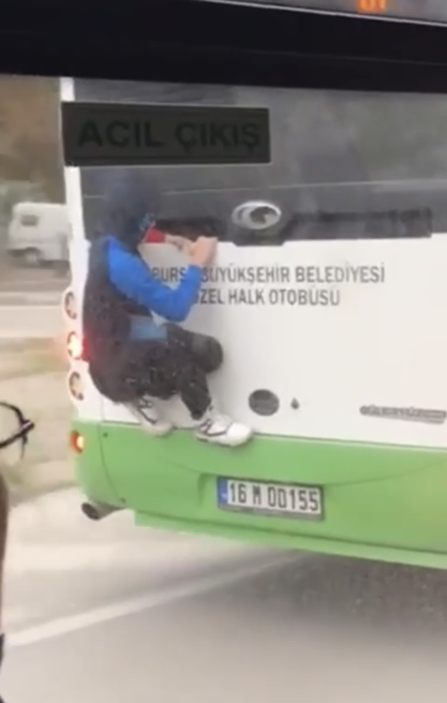 Bursa’da seyahatin böylesi görülmedi: Örümcek çocuk