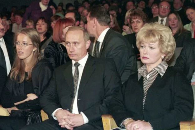 Putin ihanete uğradı! Vaftiz kızı ülkeden kaçtı