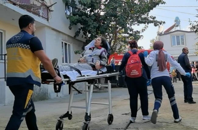 Bursa'da ev yangınında 2 kişi dumandan etkilendi