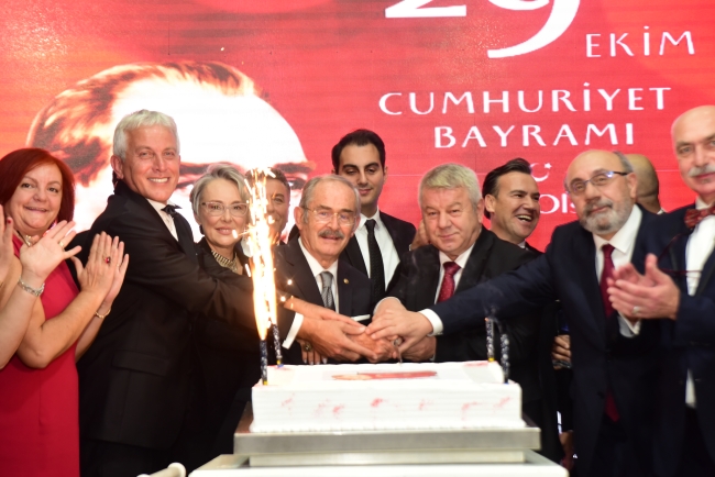 BUMİAD Cumhuriyet ve Eğitim Ödülleri sahiplerini buldu