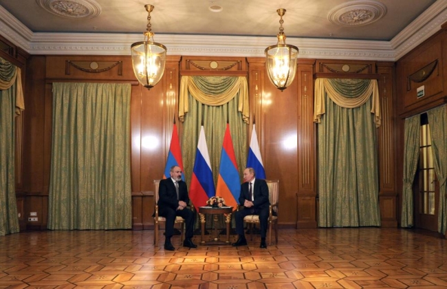 Putin ve Paşinyan Soçi'de bir araya geldi