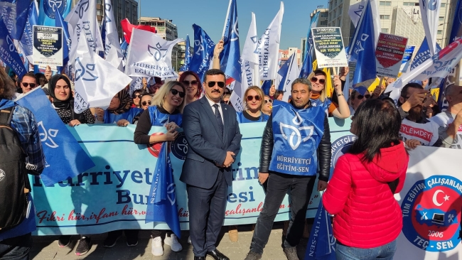 Bursa'da binlerce öğretmen eylemde!