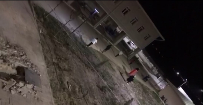 Öğrenci yurdu çalışanına satırla saldırı