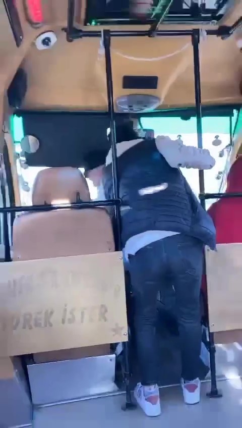 Seyir halindeyken şoför değiştirdiler