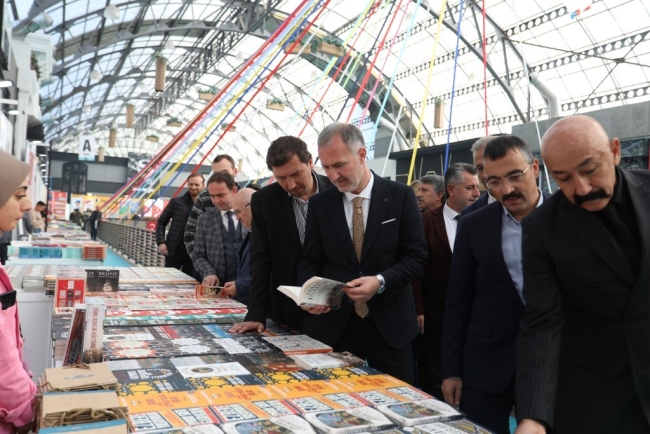 1 milyon kitap okuyucuyla buluşuyor