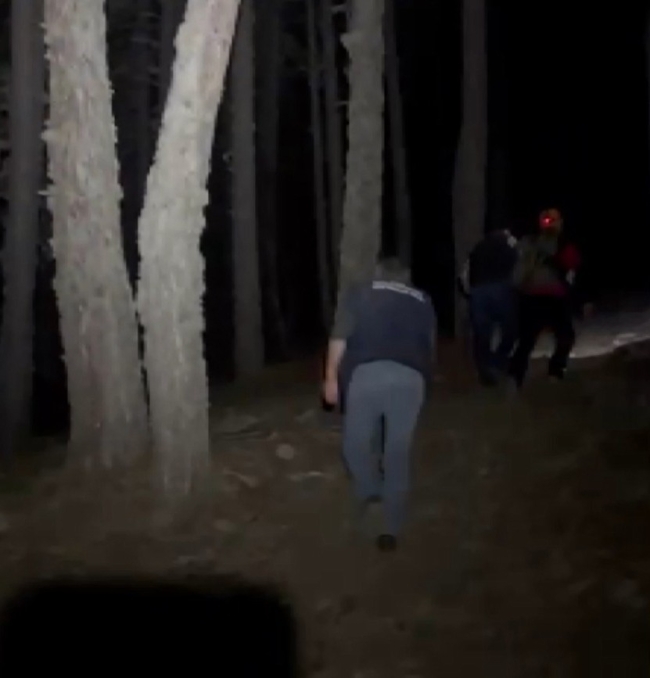 Uludağ'ın eteklerinde biri eğitmen iki paraşütçü mahsur kaldı