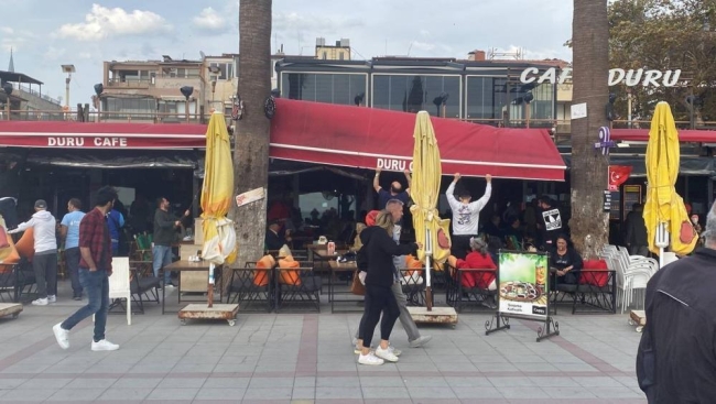 Şiddetli lodos vatandaşlara zor anlar yaşattı