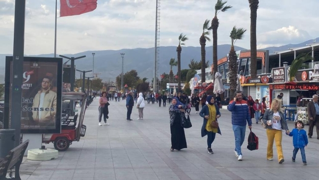Şiddetli lodos vatandaşlara zor anlar yaşattı